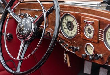 Nostalgic cockpit of an old classic car, with speedometer by Animaflora PicsStock