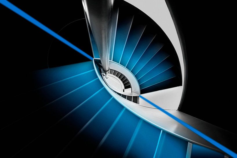 Blaue Wendeltreppe von Anita Martin, AnnaPileaFotografie