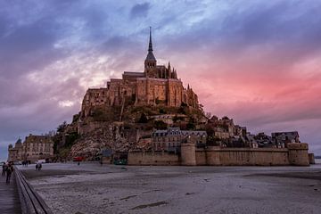 Mont Saint-Michel tijdens zonsondergang