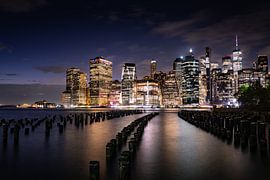 Manhattan, New York bei Nacht von Bart cocquart