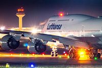 Lufthansa Boeing 747-8 wachtend op vliegveld Frankfurt