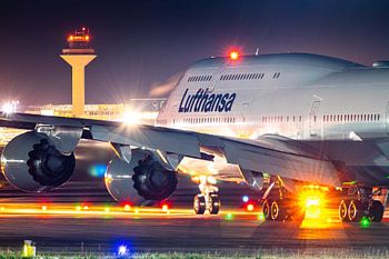 Lufthansa Boeing 747-8 wachtend op vliegveld Frankfurt