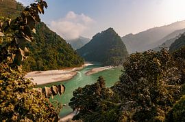 2 Rivieren in een Nepalees berglandschap van Wiljo van Essen
