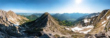Panorama über den Allgäuer Alpen, Hinterstein und Bad Hindelang von Leo Schindzielorz