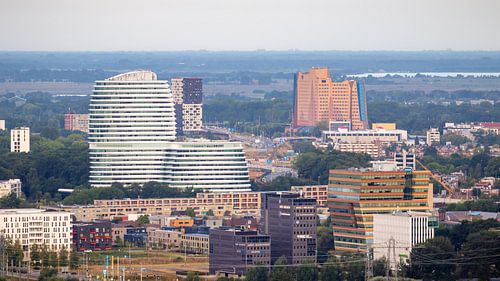 Skyline van Groningen met Kempkensberg en Gasuniegebouw
