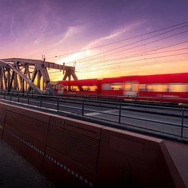 De Oude IJsselbrug van Zutphen bij Nacht van Bart Ros