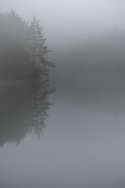 Fine art landscape of a lake in the mist by John van de Gazelle fotografie