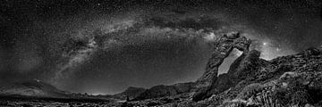 Voie lactée avec étoiles sur l'île de Ténériffe en noir et blanc sur Manfred Voss, Schwarz-weiss Fotografie