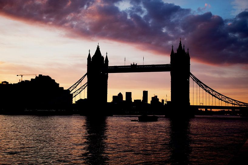 Tower Bridge by Hello Pompoyo