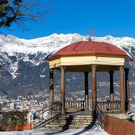 Innsbruck skigebied in Oostenrijk Tirol in de bergen Uitzicht op de stad van Animaflora PicsStock