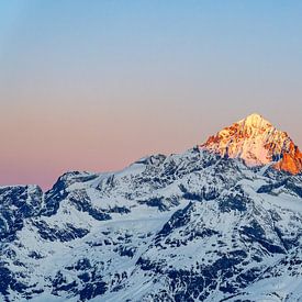 Schweizer Berggipfel bei Sonnenaufgang, Folge 3 von Bfec.nl