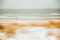 Runner on the winter beach of Noordwijk, abstract by Yanuschka | Fotografie Noordwijk thumbnail