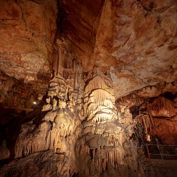 Vranjaca Groyt met stalagnieten en stalagtieten in centrum Kroatie