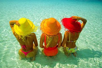 Three Graces with straw hats in the sea by Matthias Stolt