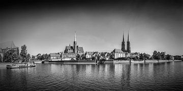 WROCLAW Church of the Holy Cross and Wroclaw Cathedral | panorama monochrome van Melanie Viola