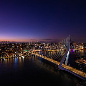 Erasmusbrug bij nacht van David Zisky