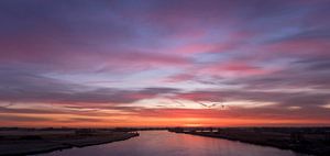 Der Fluss IJssel vor Sonnenaufgang von Erik Veldkamp