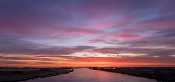 La rivière IJssel avant le lever du soleil sur Erik Veldkamp