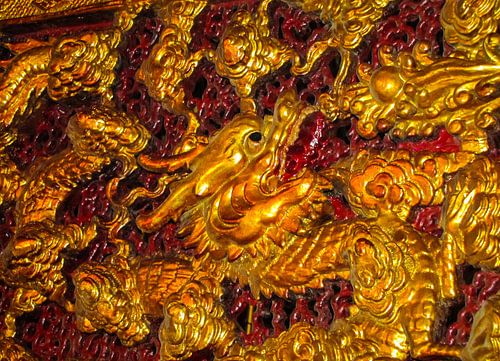 detail van Chinees kunstwerk, vuurspuwende draak