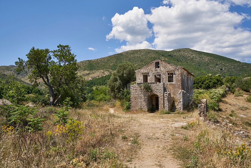 Abandoned house by Lisanne Storm