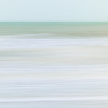 Pastell. Durch eine lange Belichtungszeit und bewusste Bewegung entsteht in dieser Aufnahme der Nordsee ein malerischer Effekt