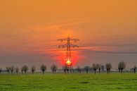Zonsondergang achter een electriciteitsmast vlak buiten Leeuwarden von Harrie Muis Miniaturansicht