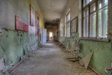 Verlaten school in Tsjernobyl van Esther de Wit