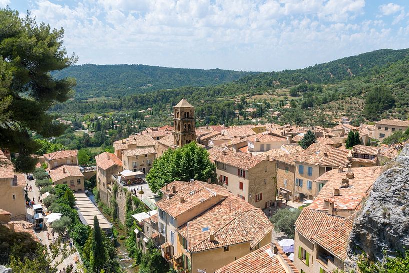 Moustiers-Sainte-Marie, prachtig dorp in Frankrijk van Linda Schouw