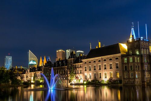 Der Binnenhof vor der Skyline von Den Haag