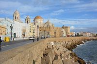 Skyline, Kathedrale und Stadtmauer Stadtzentrum Cádiz Spanien