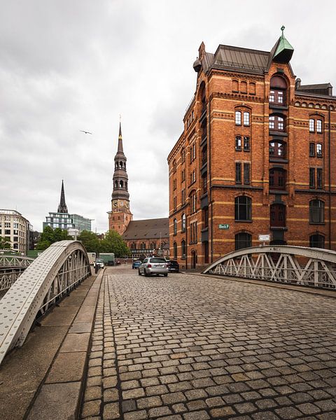 Entrepôt et église à Hambourg par OCEANVOLTA