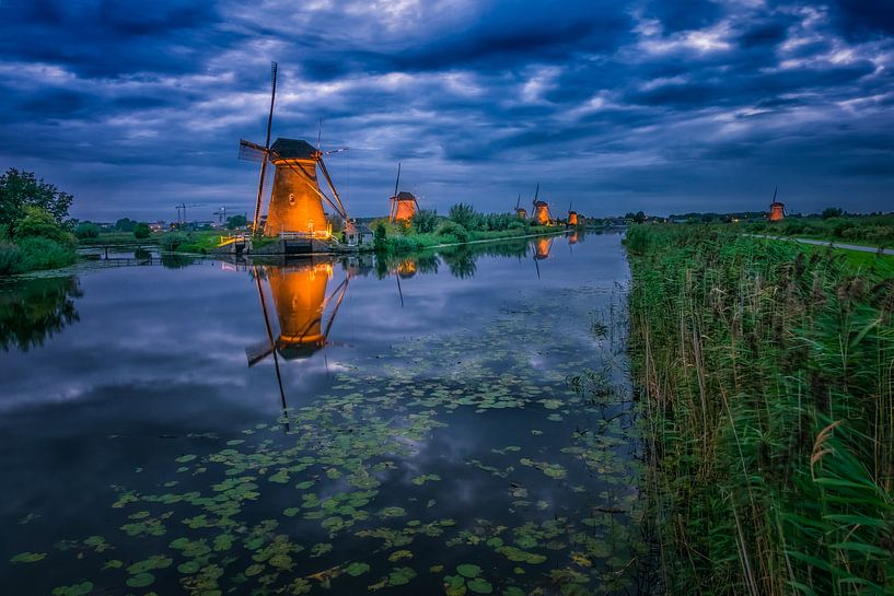 Kinderdijk Windmühlen mit Licht von Sander Poppe