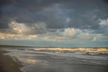 Soleil sur les vagues déchaînées sur Dirk van Egmond