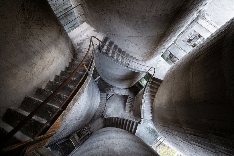 Verlaten Betonnen Trap. van Roman Robroek - Foto's van Verlaten Gebouwen