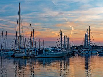 port avec soleil couchant sur la Côte d'Azur sur BHotography
