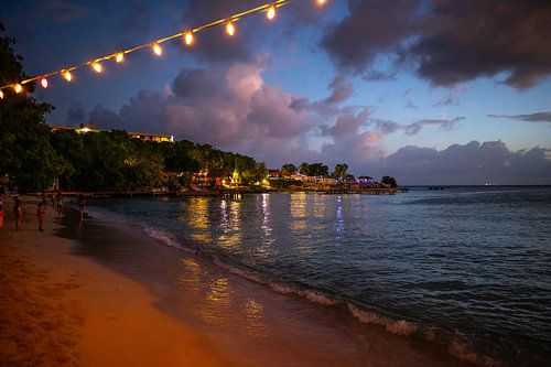 Curaçao bei Nacht - Spiegelungen in der Abenddämmerung