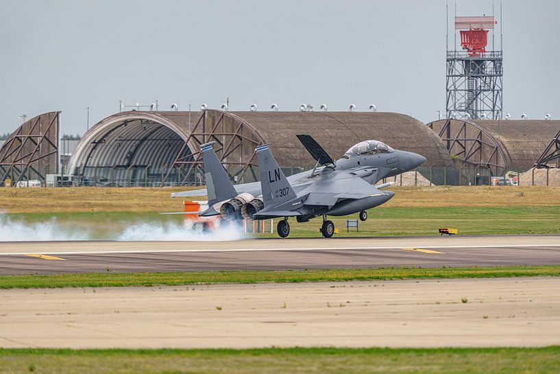 Atterrissage du Boeing F-15E Strike Eagle de l'armée de l'air américaine. par Jaap van den Berg