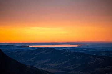 Sonnenuntergang aus dem Allgäu auf den Bodensee von Leo Schindzielorz