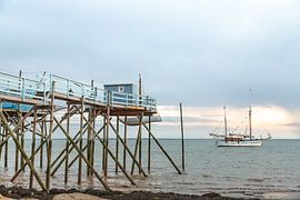 Maison de pêcheur avec bateau de pêche sur Jarno Dorst