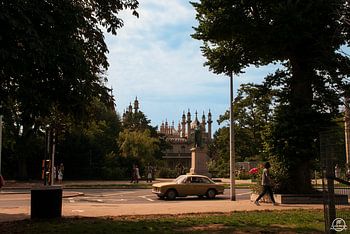 Alfa Romeo GT 1750 Devant le pavillon royal