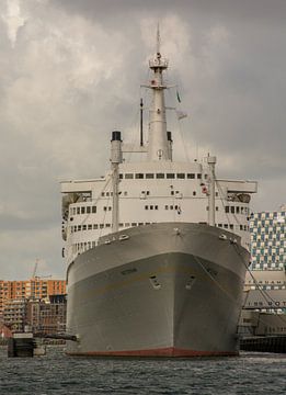 De ss Rotterdam afgemeerd op Katendrecht van scheepskijkerhavenfotografie