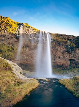 Seljalandsfoss waterval in IJsland van Patrick Groß