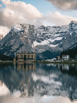 Lago di Misurina with the snowy mountains of the Dolmites in Italy in the background