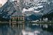 Lago di Misurina meer in dolomieten met de besneeuwde bergen in Italie van Michiel Dros