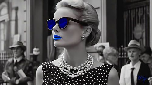 Portret foto wereldse vrouw met parels en zonnebril Linda