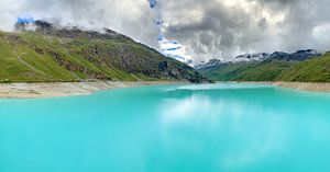 Turquoise meer Lac de Moiry in de Zwitserse alpen sur Dennis van de Water