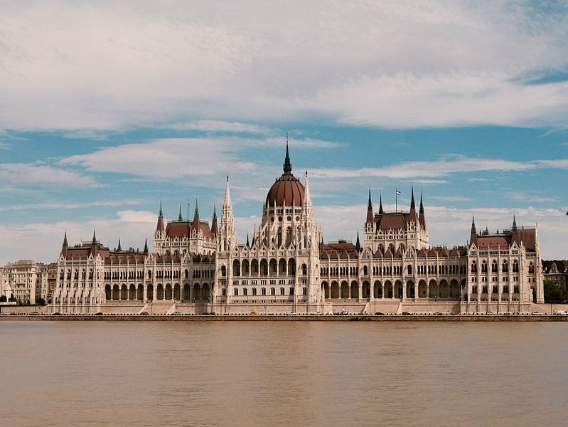 Budapest by Hello Pompoyo
