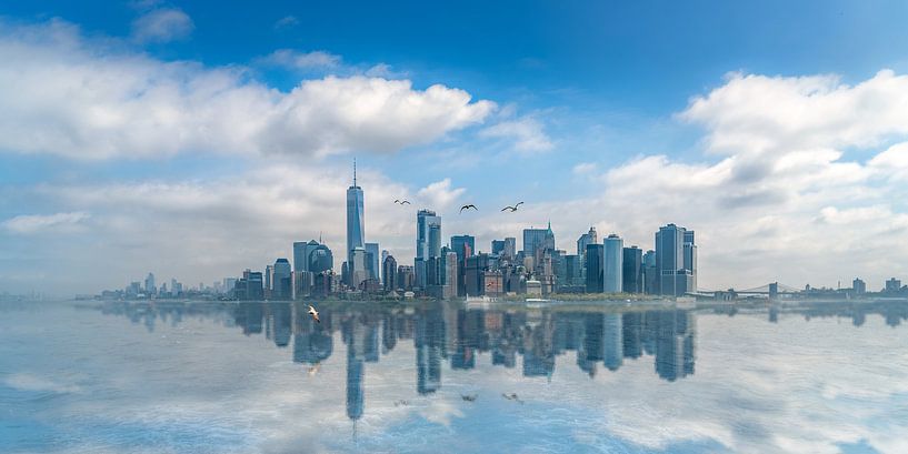 Reflecting skyline of New York  by Toon van den Einde