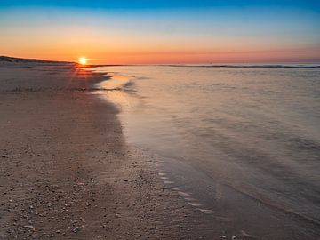 coucher de soleil sur la plage d'Oost Vlieland, coucher de soleil à la mer sur Hillebrand Breuker