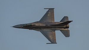 Vorbeiflug des Lockheed Martin F-16 Demo Teams der U.S. Air Force.